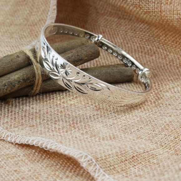 Adjustable Flower Bangle - Picture 1 of 2